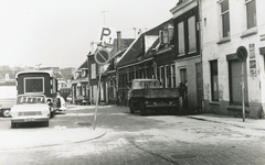 863438 Gezicht in de Kroonstraat in Wijk C te Utrecht, vanaf de kruising met de Waterstraat, naar het zuiden. In de ...